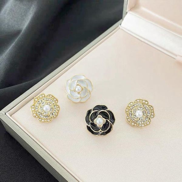 stud the camellia small fragrance earrings asymmetrical retro temperament flower korean fashion wholesale, Golden;silver
stud the camellia small fragrance earrings asymmetrical retro temperament flower korean fashion wholesale, Golden;silver