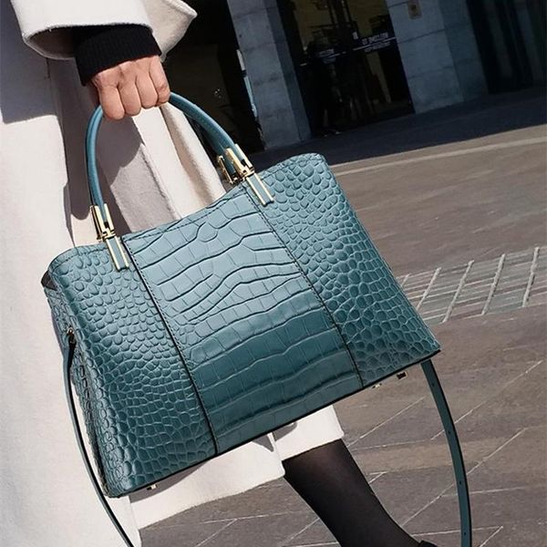 evening bags 100% genuine leather handbags 2021 fashion and atmosphere portable large-capacity ladies one-shoulder messenger bag purses
evening bags 100% genuine leather handbags 2021 fashion and atmosphere portable large-capacity ladies one-shoulder messenger bag purses