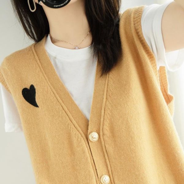 2021 spring new cotton warm loose solid color v-neck heart-shaped pattern knitted cardigan women's sweater, White
2021 spring new cotton warm loose solid color v-neck heart-shaped pattern knitted cardigan women's sweater, White