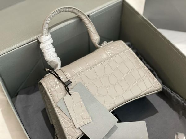evening bags 2021 fashion shoulder underarm women's wallets lipstick high-end counter-quality brand
evening bags 2021 fashion shoulder underarm women's wallets lipstick high-end counter-quality brand