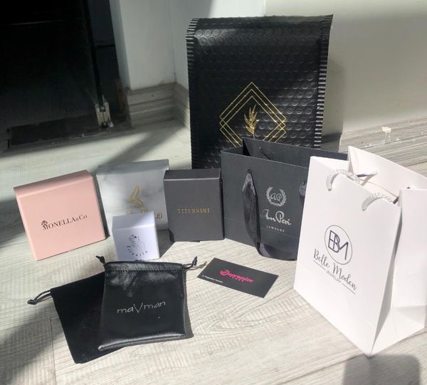 packaging box custom logo brand shipping boxes black white gift jewellery box velvet tote bag earring bracelet necklace display, Blue;slivery
packaging box custom logo brand shipping boxes black white gift jewellery box velvet tote bag earring bracelet necklace display, Blue;slivery