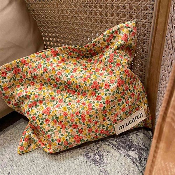 vintage floral cosmetic pouch large bag capacity women makeup organizer necesserie toiletry girls beauty brush storage case
vintage floral cosmetic pouch large bag capacity women makeup organizer necesserie toiletry girls beauty brush storage case