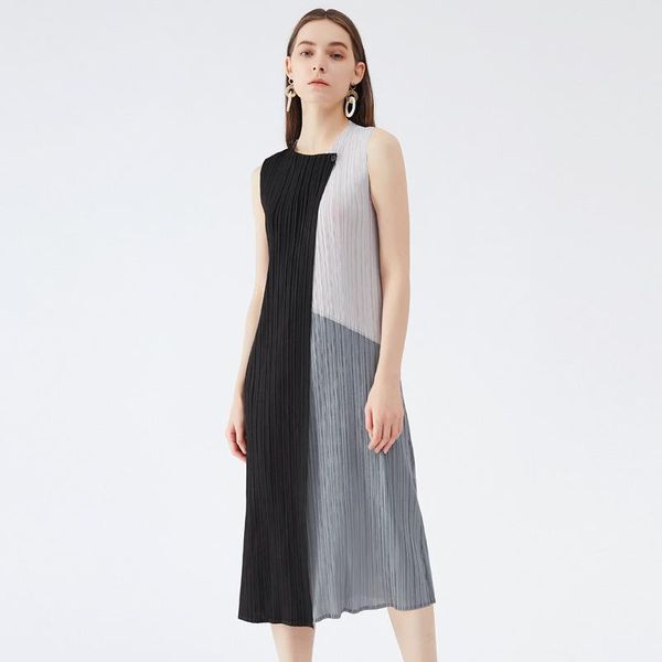 casual dresses 2021 summer simple temperament three color stitching dress slim and versatile medium length a-line, Black;gray
casual dresses 2021 summer simple temperament three color stitching dress slim and versatile medium length a-line, Black;gray