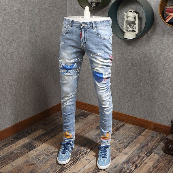 2021 new american streetwear fashion light blue slim fit printed men night club personality paint designer hip hop jeans k0ol
2021 new american streetwear fashion light blue slim fit printed men night club personality paint designer hip hop jeans k0ol