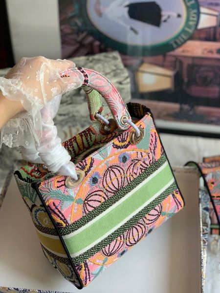 luxury fully embroidered totes travel shoulder bag large capacityshopping bag elegance lady d-lite bag handmade double-sided retro embroider
luxury fully embroidered totes travel shoulder bag large capacityshopping bag elegance lady d-lite bag handmade double-sided retro embroider