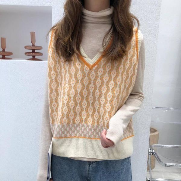 2021 autumn new coat retro geometric v-neck knitted vest vest chic top, Black;white
2021 autumn new coat retro geometric v-neck knitted vest vest chic top, Black;white