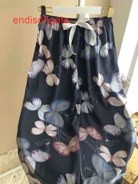 trousers wide legged 2020 with sagging feeling silk and elastic waist pajamas, Black;white
trousers wide legged 2020 with sagging feeling silk and elastic waist pajamas, Black;white