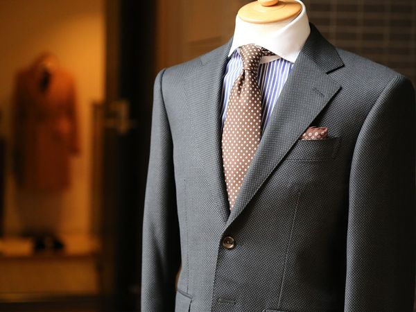 bespoke suits (the sample link), White;black
bespoke suits (the sample link), White;black