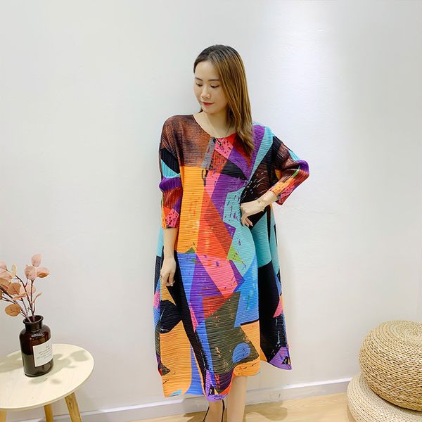 2021 new pleated geometric graffiti vintage print autumn winter plus size women big swing oversized designer se5j, Black;gray
2021 new pleated geometric graffiti vintage print autumn winter plus size women big swing oversized designer se5j, Black;gray