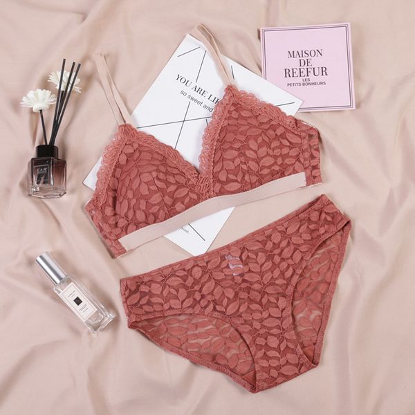 bras sets comfortable no steel ring insert triangle cup underwear pure cotton leaf lace contrast girl bra suit, Red;black
bras sets comfortable no steel ring insert triangle cup underwear pure cotton leaf lace contrast girl bra suit, Red;black