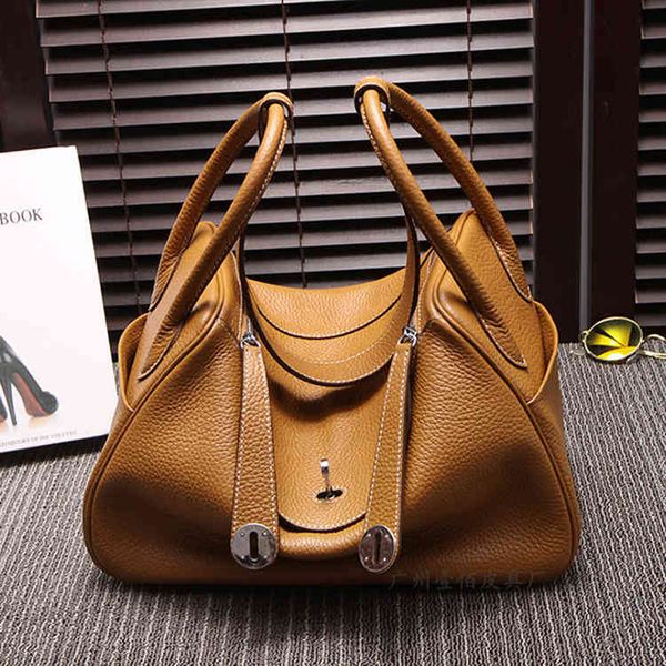 design hand women's new 2021 summer women's lindi head leather medicine bags, Red;black
design hand women's new 2021 summer women's lindi head leather medicine bags, Red;black