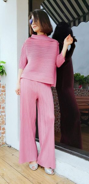 selling miyak fold half sleeve t-shirt two-piece women fashion wide-legged pants solid loose suit in stock, White
selling miyak fold half sleeve t-shirt two-piece women fashion wide-legged pants solid loose suit in stock, White