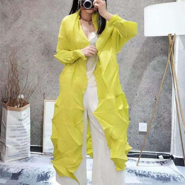 women's trench coats 2021 spring summer v-collar loose long sleeve women fashion black pleated fold big size windbreaker, Tan;black
women's trench coats 2021 spring summer v-collar loose long sleeve women fashion black pleated fold big size windbreaker, Tan;black