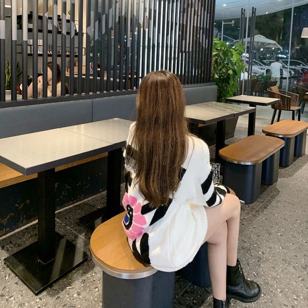 2021 autumn new loose outer wear color matching suower mid-length knitted sweater women rd55, White;black
2021 autumn new loose outer wear color matching suower mid-length knitted sweater women rd55, White;black