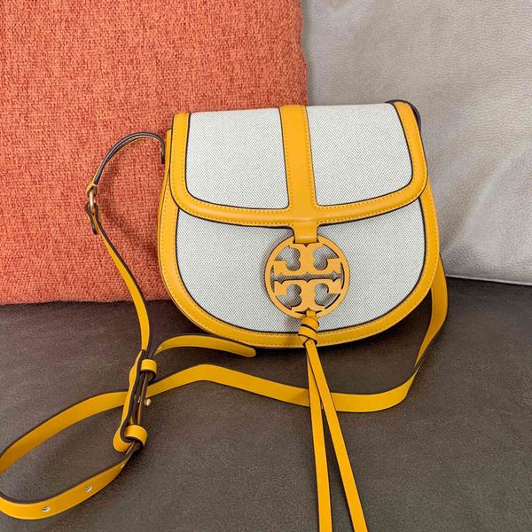outlet tb spring and summer miller saddle bag canvas with leather half round bag fashion one shoulder messenger luxuryss designerss yw
outlet tb spring and summer miller saddle bag canvas with leather half round bag fashion one shoulder messenger luxuryss designerss yw