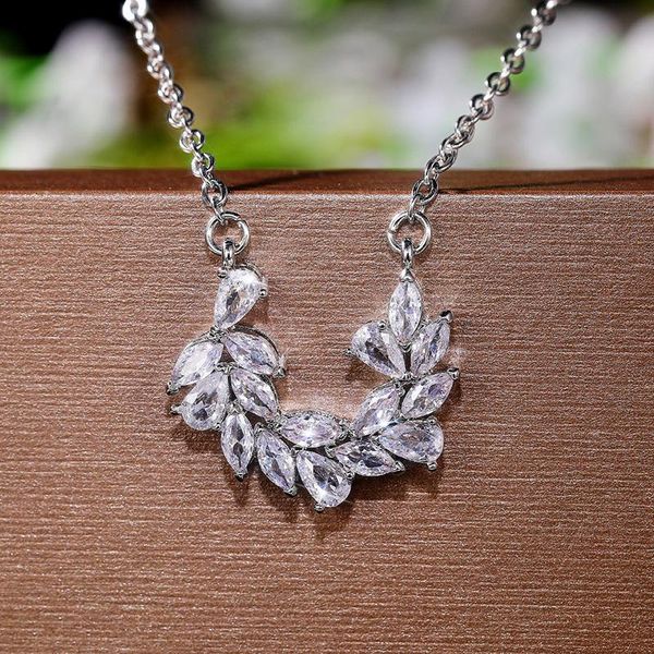 pendant necklaces uilz 2021 exquisite leaf zircon necklace women's silver color shiny cz crystal choker wedding bridal jewelry dorp
pendant necklaces uilz 2021 exquisite leaf zircon necklace women's silver color shiny cz crystal choker wedding bridal jewelry dorp