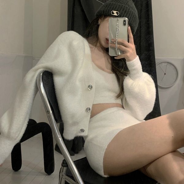 mohair white v-neck short knit women 2021 autumn new long-sleeved sweater cardigan jacket klkt, White;black
mohair white v-neck short knit women 2021 autumn new long-sleeved sweater cardigan jacket klkt, White;black
