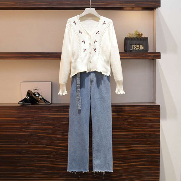 temperament foreign sister 2020 fat large mm women's style clothing age reduction embroidery cardigan sweater + jeans wide leg pants sh, Black;gray
temperament foreign sister 2020 fat large mm women's style clothing age reduction embroidery cardigan sweater + jeans wide leg pants sh, Black;gray