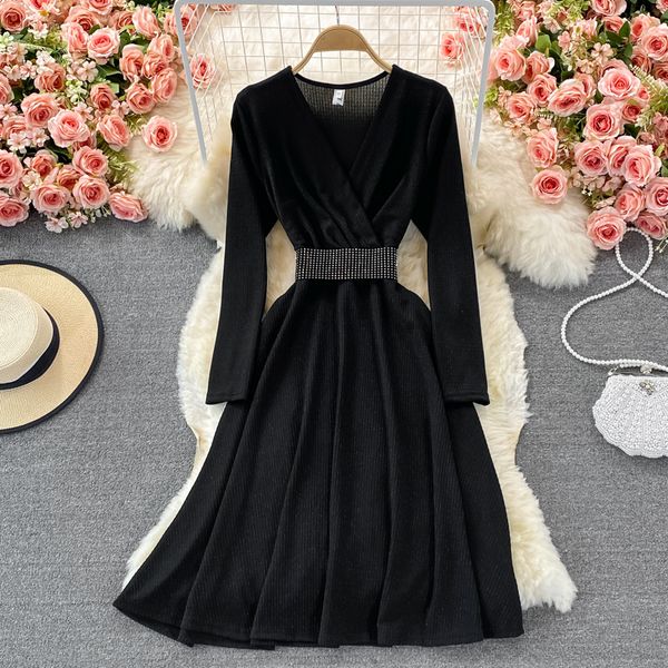 autumn women party dress with diamond sashes elegant vintage v-neck long sleeve big swing vestidos female casual vestidos 2021, Black;gray
autumn women party dress with diamond sashes elegant vintage v-neck long sleeve big swing vestidos female casual vestidos 2021, Black;gray