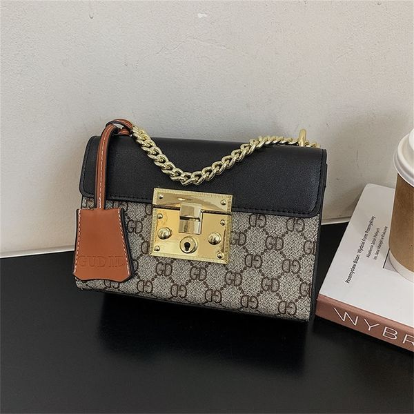 wholesale online family autumn and winter new vintage printing lock chain small square bag women's high-grade single shoulder messenger
wholesale online family autumn and winter new vintage printing lock chain small square bag women's high-grade single shoulder messenger
