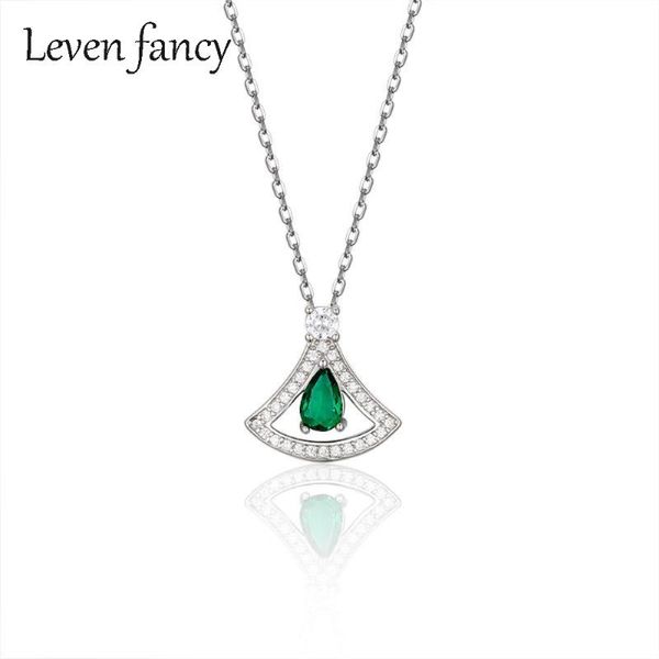 chains 925 sterling silver exquisite simple personality green zircon fan-shaped necklace emerald s925 jewelry gift for her
chains 925 sterling silver exquisite simple personality green zircon fan-shaped necklace emerald s925 jewelry gift for her