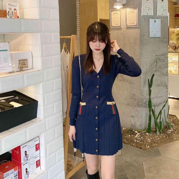 small girl v-neck close waist thin sweater ladies contrast color pocket single breasted dress new style, Black;gray
small girl v-neck close waist thin sweater ladies contrast color pocket single breasted dress new style, Black;gray