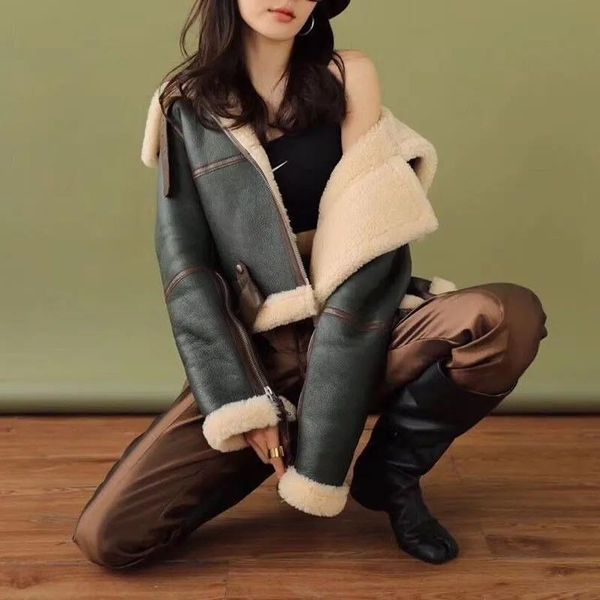 women's leather & faux winter femme veste wear korean version green splicing big lapel locomotive clothing thickened short fur one cash, Black
women's leather & faux winter femme veste wear korean version green splicing big lapel locomotive clothing thickened short fur one cash, Black