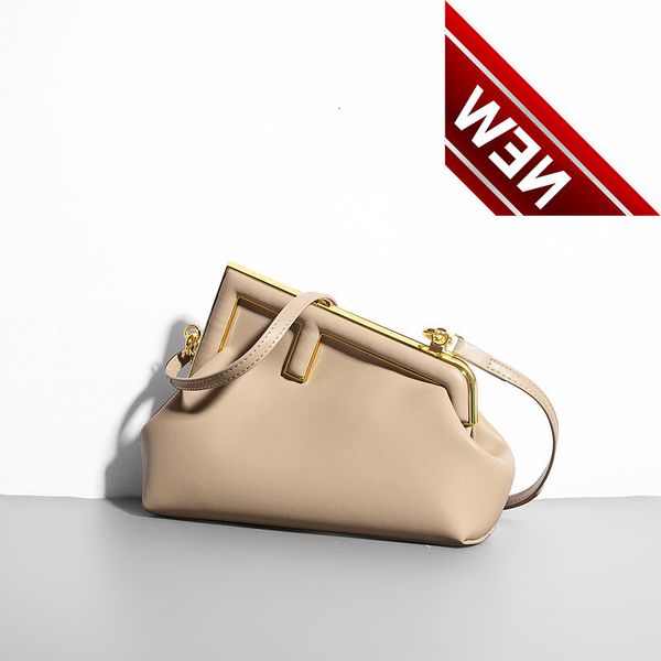 2022 spring and summer new f clip hand s cowhide first bag single shoulder messenger
2022 spring and summer new f clip hand s cowhide first bag single shoulder messenger