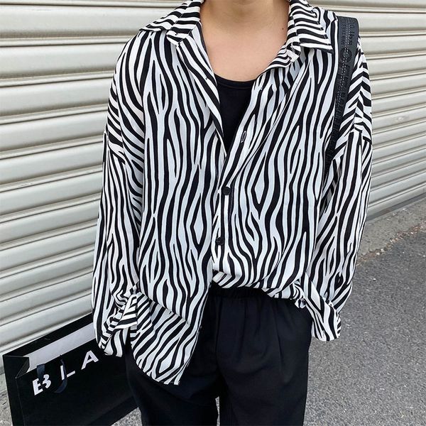 2021 new spring striped men's fashion retro casual men streetwear long-sleeved shirts mens shirt m-xl xlor, White;black
2021 new spring striped men's fashion retro casual men streetwear long-sleeved shirts mens shirt m-xl xlor, White;black