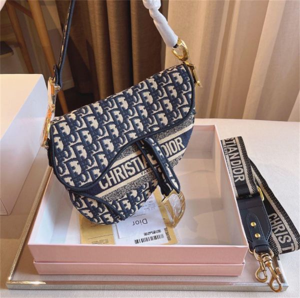 2021 handbag saddle bags genuine leather with shoulder strap purse metal pendant women crossbody bag cowhide handbags
2021 handbag saddle bags genuine leather with shoulder strap purse metal pendant women crossbody bag cowhide handbags