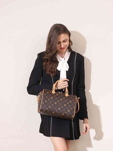 handbag messenger bag 2021 fashion autumn and winter versatile printed one shoulder big boston pillow women, Black;red
handbag messenger bag 2021 fashion autumn and winter versatile printed one shoulder big boston pillow women, Black;red
