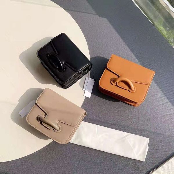 factory outlet luxury handbags and storage 1:1 2021 new vasic women's envelope catfish single shoulder portable diagonal leather cowhid
factory outlet luxury handbags and storage 1:1 2021 new vasic women's envelope catfish single shoulder portable diagonal leather cowhid