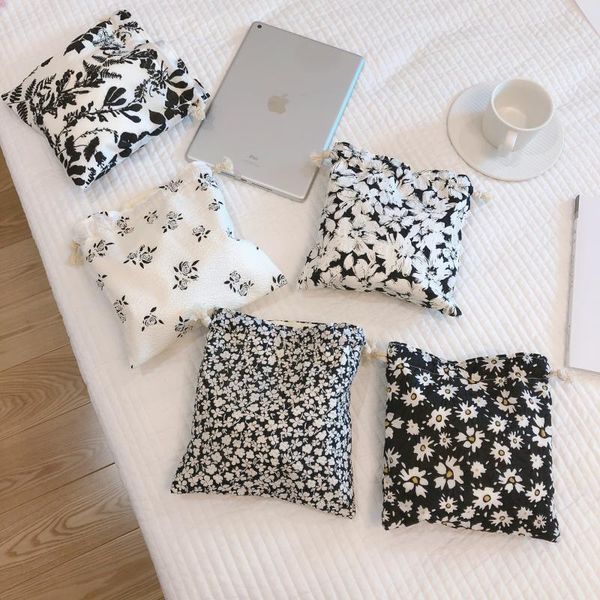 cosmetic bags & cases women flower small drawstring bag cotton storage handbag mobile phone pouch makeup case clutch organizer
cosmetic bags & cases women flower small drawstring bag cotton storage handbag mobile phone pouch makeup case clutch organizer