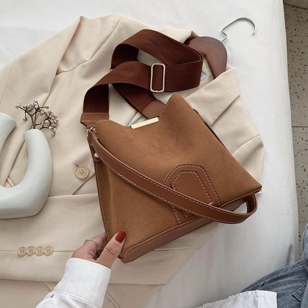evening bags women handbags fashion shoulder crossbody bag for vintage scrub leather bucket female messenger belt
evening bags women handbags fashion shoulder crossbody bag for vintage scrub leather bucket female messenger belt
