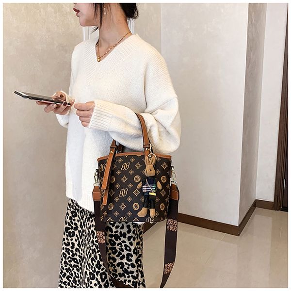 women tote bag10 inch fashion woman luxury handbagslarge capacity square women bagsbrand shoulder bagpu baguette bag
women tote bag10 inch fashion woman luxury handbagslarge capacity square women bagsbrand shoulder bagpu baguette bag