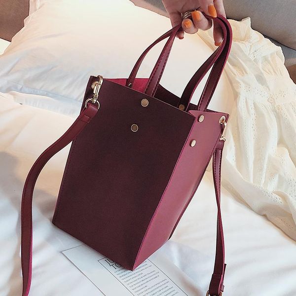 cross body vintage tote bucket bag 2021 fashion high-quality matte pu leather women's designer handbag rivet shoulder messenger
cross body vintage tote bucket bag 2021 fashion high-quality matte pu leather women's designer handbag rivet shoulder messenger