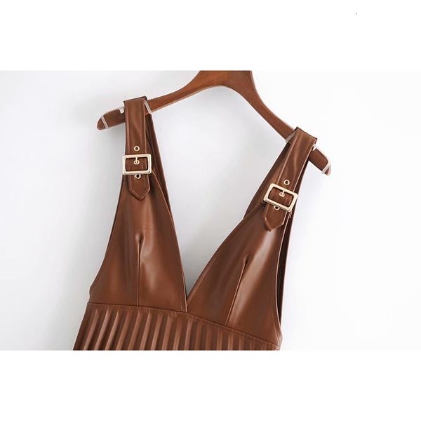 new is 2021 faux leather mini pleated women suspender deep v-neck party clothes steetwear bk6i, White
new is 2021 faux leather mini pleated women suspender deep v-neck party clothes steetwear bk6i, White