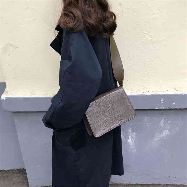 south korea new wide strap crocodile pu leather small square fashion simple single shoulder messenger bag
south korea new wide strap crocodile pu leather small square fashion simple single shoulder messenger bag