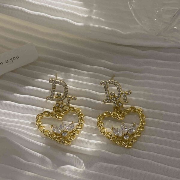 2021 new designer u tang jewelry south korea east gate family love earrings fashion hollow heart diamond 2021 summer earrings, Golden
2021 new designer u tang jewelry south korea east gate family love earrings fashion hollow heart diamond 2021 summer earrings, Golden