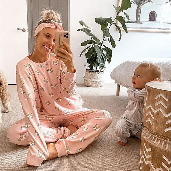 autumn and winter 2021 new european and american women's printed leisure home women's long sleeve pants set om9520, White
autumn and winter 2021 new european and american women's printed leisure home women's long sleeve pants set om9520, White