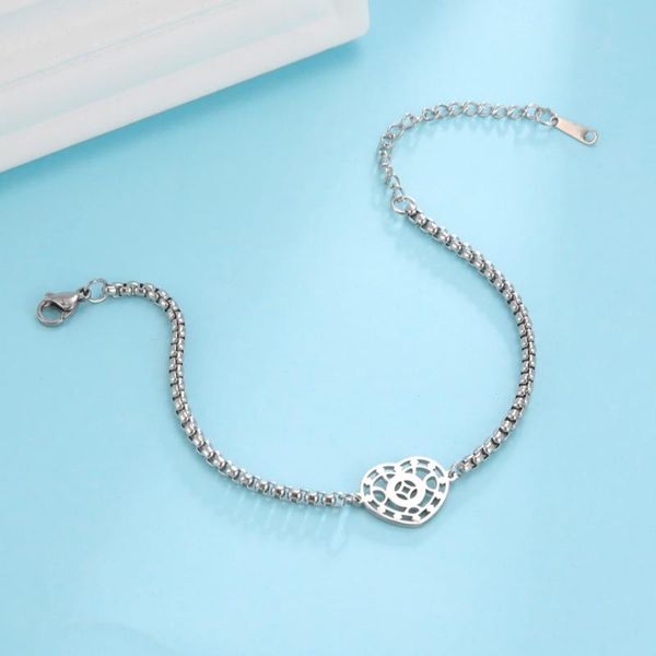 charm bracelets skyrim fashion hollow heart for women satainless steel jewelry geometric chain lover gifts 2021, Golden;silver
charm bracelets skyrim fashion hollow heart for women satainless steel jewelry geometric chain lover gifts 2021, Golden;silver