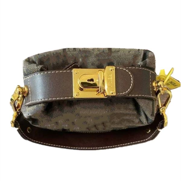 new fashion lunch box bag small french stick single shoulder messenger handbag
new fashion lunch box bag small french stick single shoulder messenger handbag