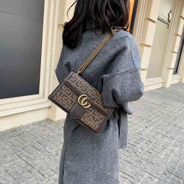 2022 factory wholesale niche versatile fashion women's one shoulder cross small square chain bag
2022 factory wholesale niche versatile fashion women's one shoulder cross small square chain bag