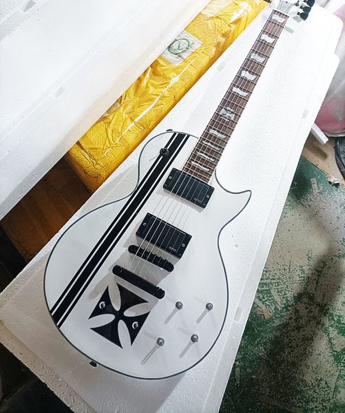 6 string white electric guitar with cross pattern,rosewood fretboard
6 string white electric guitar with cross pattern,rosewood fretboard