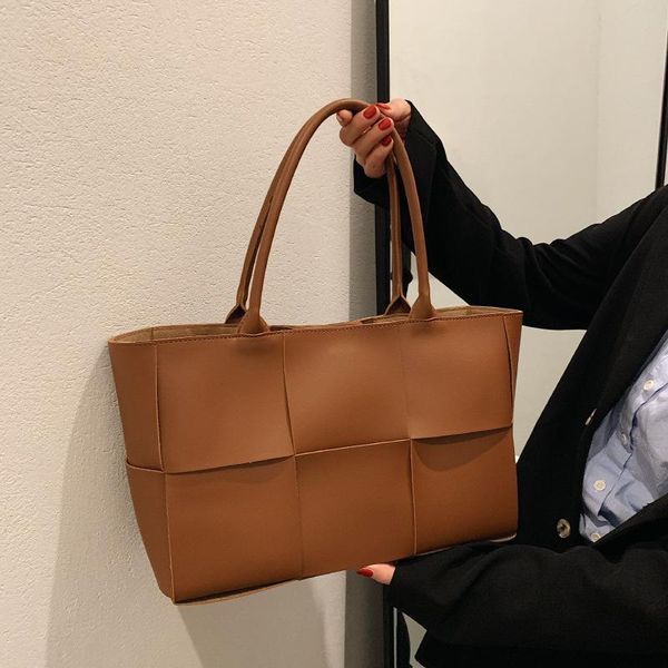 evening bags ladies shoulder bag 2021 autumn and winter trendy fashion design woven portable all-match tote
evening bags ladies shoulder bag 2021 autumn and winter trendy fashion design woven portable all-match tote