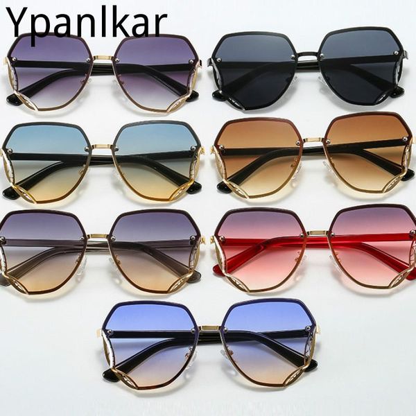 sunglasses fashion women brand designer retro metal big frame sun glasses for men vintage gradient, White;black
sunglasses fashion women brand designer retro metal big frame sun glasses for men vintage gradient, White;black