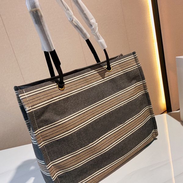 5a+ tote bag designer handbag shoulder bags luxury totes handbags canvas stripes artwork high-quality fashion brand with original box size 4
5a+ tote bag designer handbag shoulder bags luxury totes handbags canvas stripes artwork high-quality fashion brand with original box size 4