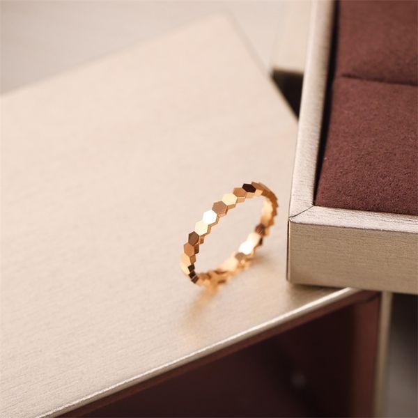 s925 sterling silver classic brand ladies and women's rings. creative honeycomb ring. fashion jewelry holiday gift 1:1, Slivery;golden
s925 sterling silver classic brand ladies and women's rings. creative honeycomb ring. fashion jewelry holiday gift 1:1, Slivery;golden