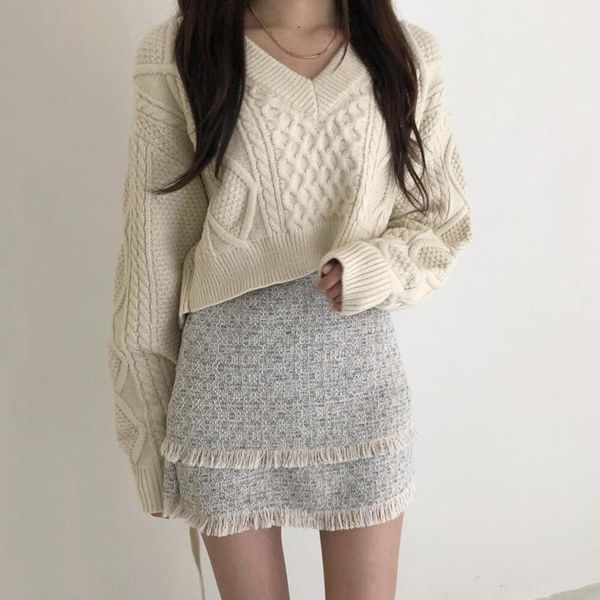 2021 autumn korean style loose sweater women long sleeve back bow tie warm v-neck casual winter knitting elegant knitwear, White;black
2021 autumn korean style loose sweater women long sleeve back bow tie warm v-neck casual winter knitting elegant knitwear, White;black