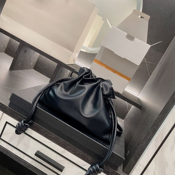 factory direct sale 75% off autumn and winter new cloud pumping bucket messenger women's single shoulder with large quantity is preferr
factory direct sale 75% off autumn and winter new cloud pumping bucket messenger women's single shoulder with large quantity is preferr